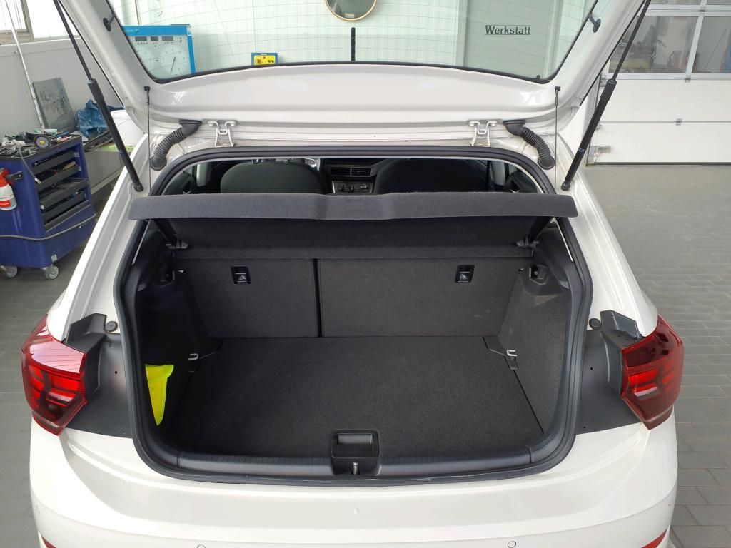 Volkswagen Polo 2023 г. Серый, пробег 22778 км