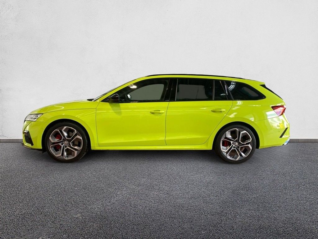 Skoda Octavia 2023 г. Зелёный, пробег 29700 км