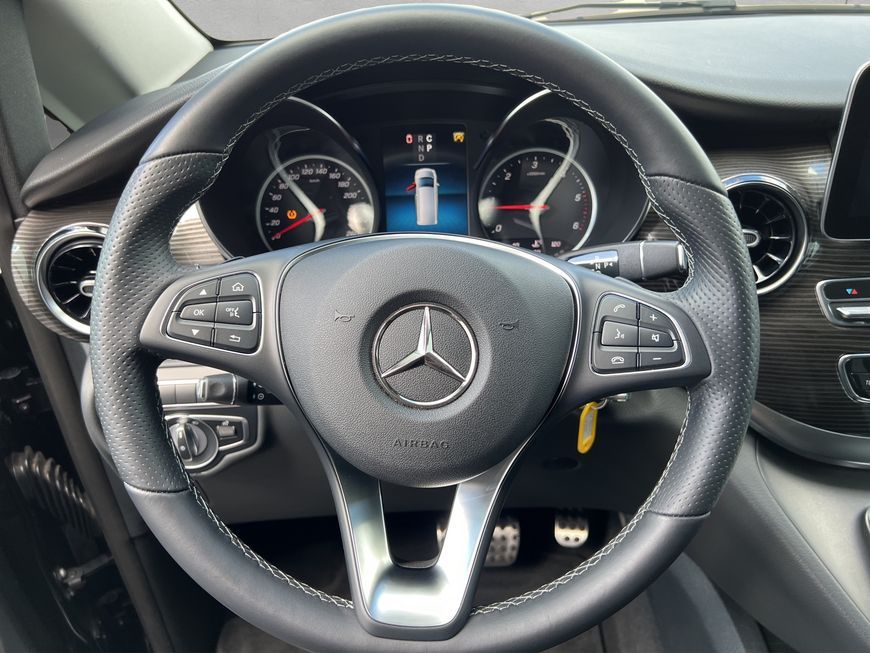 Mercedes-Benz V 220 2023 г. Чёрный, пробег 48234 км