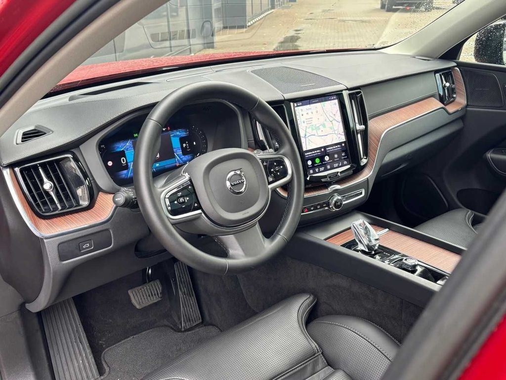 Volvo XC60 2023 г. Красный, пробег 59831 км