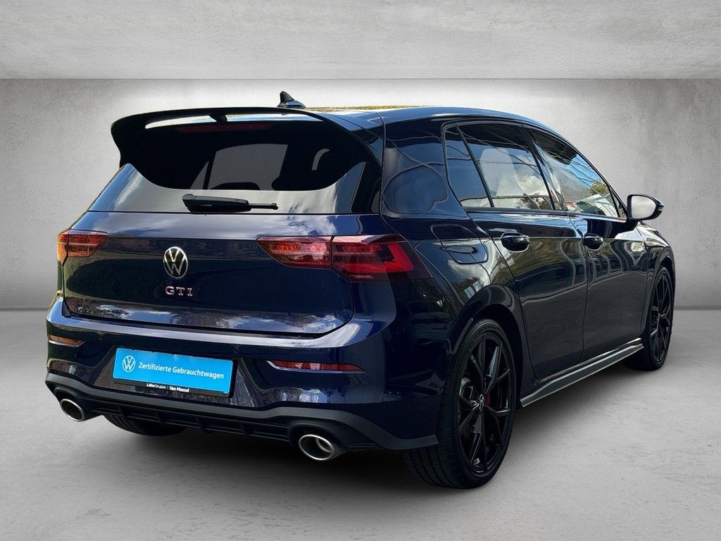 Volkswagen Golf 2023 г. Синий, пробег 32177 км