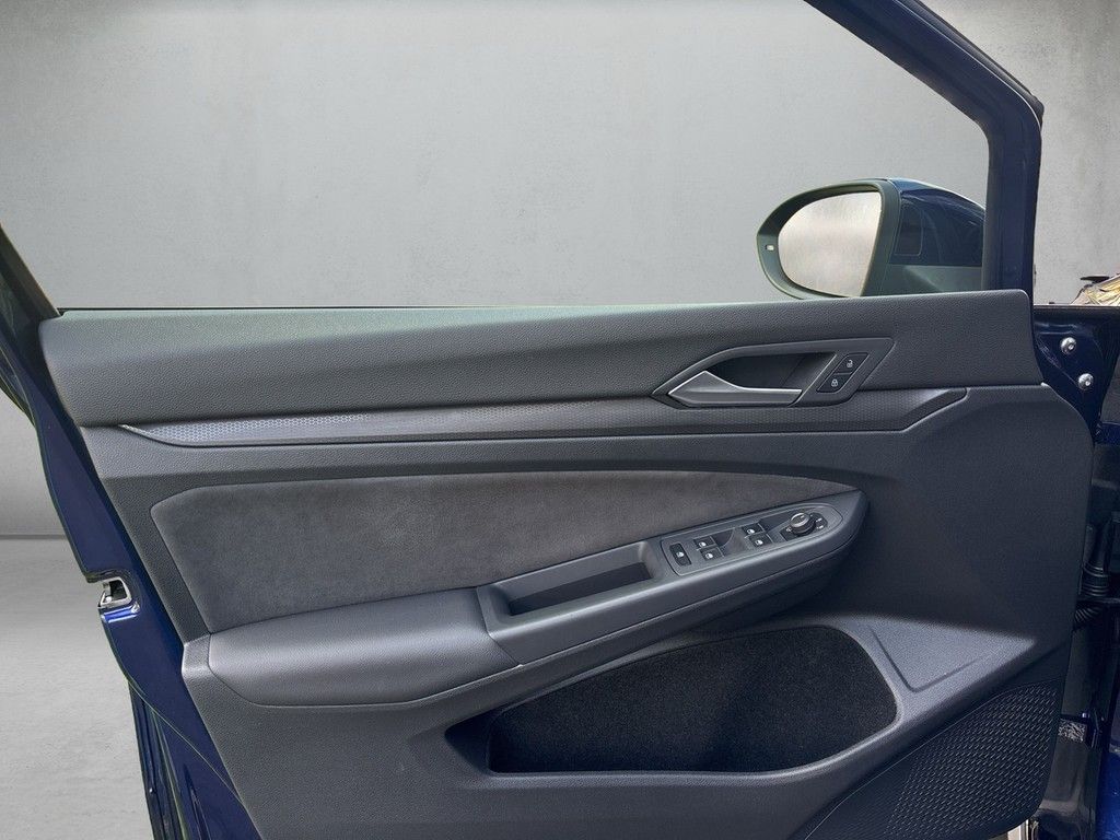 Volkswagen Golf 2023 г. Синий, пробег 32177 км