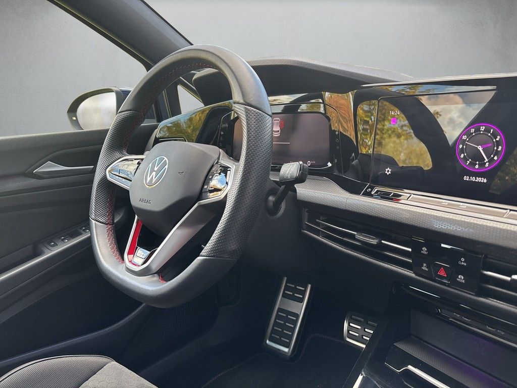 Volkswagen Golf 2023 г. Синий, пробег 32177 км