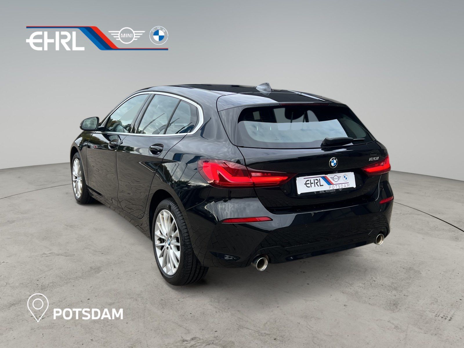 BMW 120 2023 г. Чёрный, пробег 58194 км