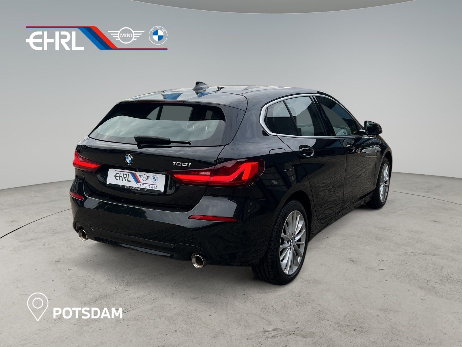 BMW 120 2023 г. Чёрный, пробег 58194 км