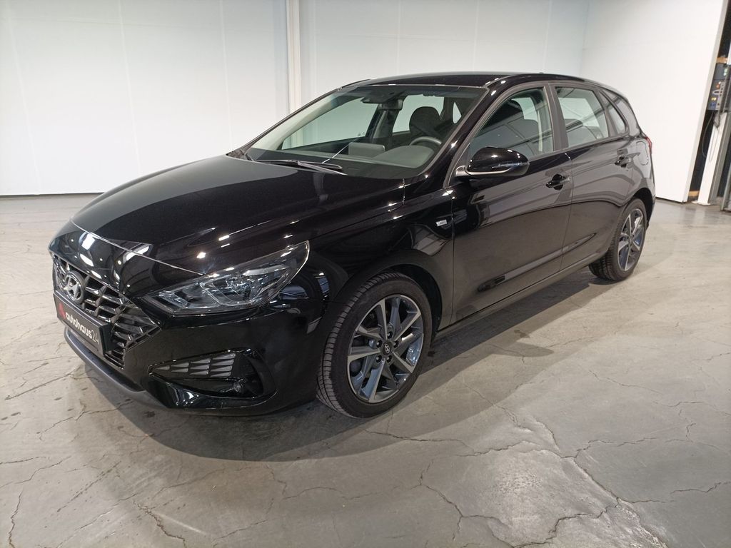 Hyundai i30 2023 г. Чёрный, пробег 40318 км