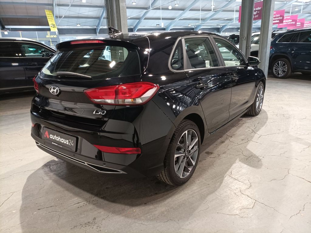 Hyundai i30 2023 г. Чёрный, пробег 40318 км