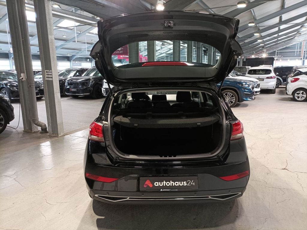 Hyundai i30 2023 г. Чёрный, пробег 40318 км