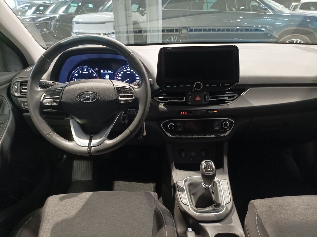 Hyundai i30 2023 г. Чёрный, пробег 40318 км