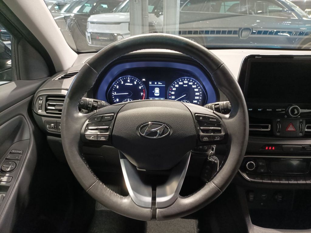 Hyundai i30 2023 г. Чёрный, пробег 40318 км