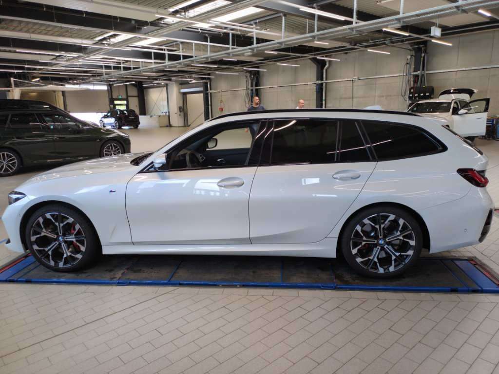 BMW 320 2025 г. Белый, пробег 30000 км