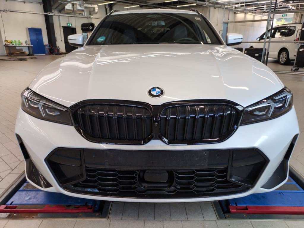 BMW 320 2025 г. Белый, пробег 30000 км