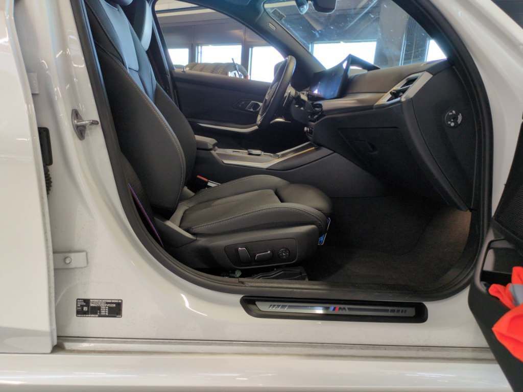 BMW 320 2025 г. Белый, пробег 30000 км