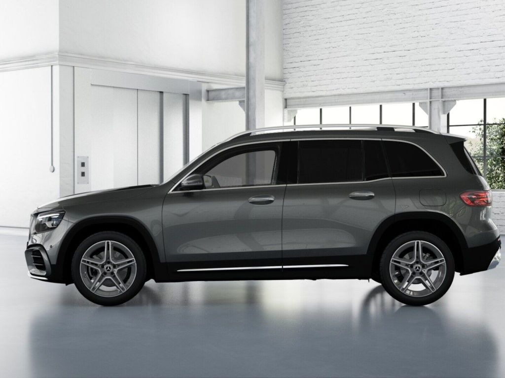 Mercedes-Benz GLB 200 2026 г. Серый, пробег 9768 км