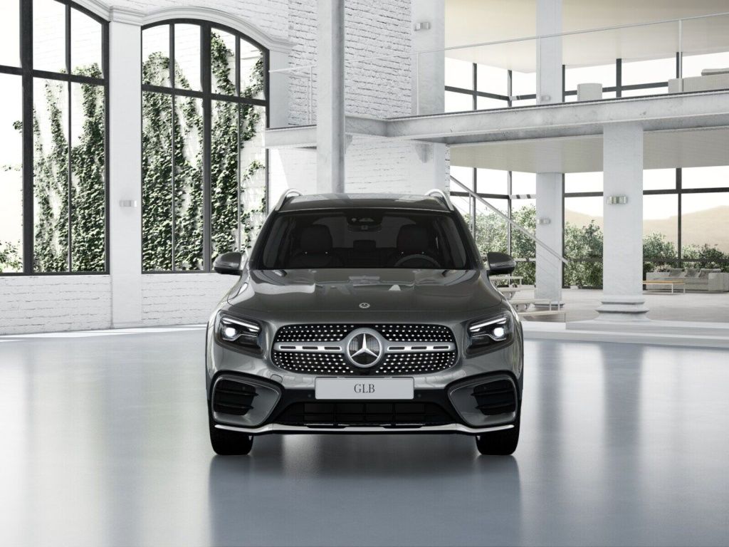 Mercedes-Benz GLB 200 2026 г. Серый, пробег 9768 км