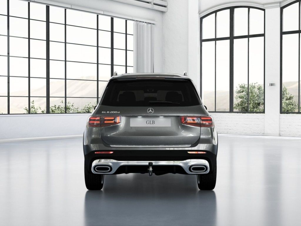 Mercedes-Benz GLB 200 2026 г. Серый, пробег 9768 км