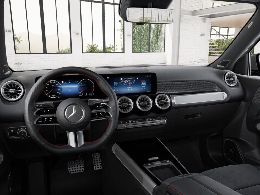 Mercedes-Benz GLB 200 2026 г. Серый, пробег 9768 км