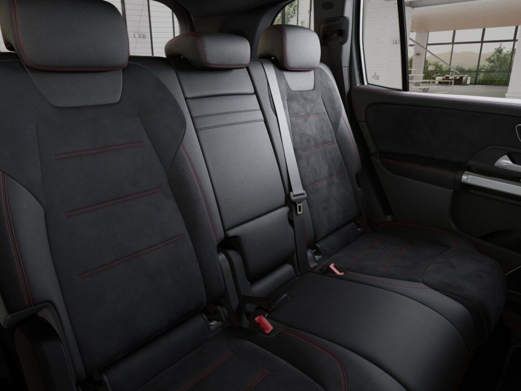 Mercedes-Benz GLB 200 2026 г. Серый, пробег 9768 км