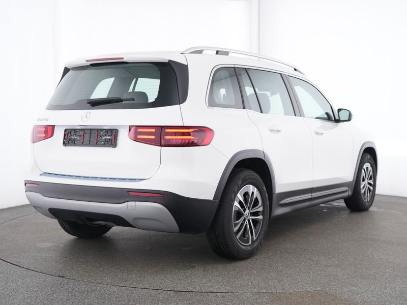 Mercedes-Benz GLB 180 2025 г. Белый, пробег 36400 км