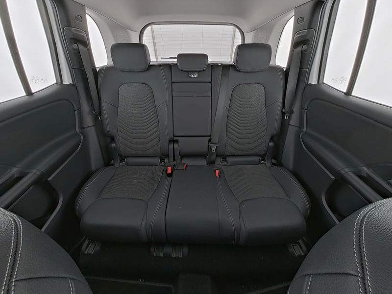 Mercedes-Benz GLB 180 2025 г. Белый, пробег 36400 км