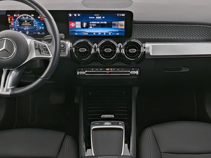 Mercedes-Benz GLB 180 2025 г. Белый, пробег 36400 км