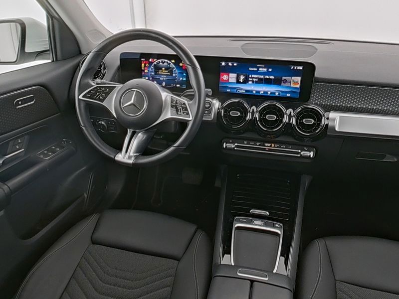 Mercedes-Benz GLB 180 2025 г. Белый, пробег 36400 км