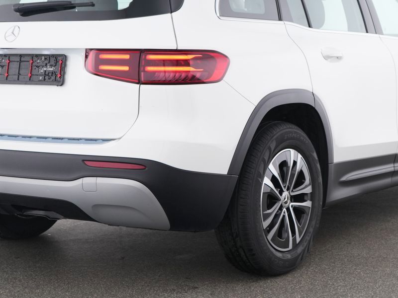 Mercedes-Benz GLB 180 2025 г. Белый, пробег 36400 км