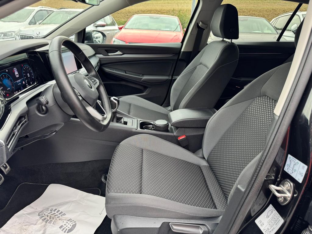 Volkswagen Golf 2023 г. Чёрный, пробег 35702 км