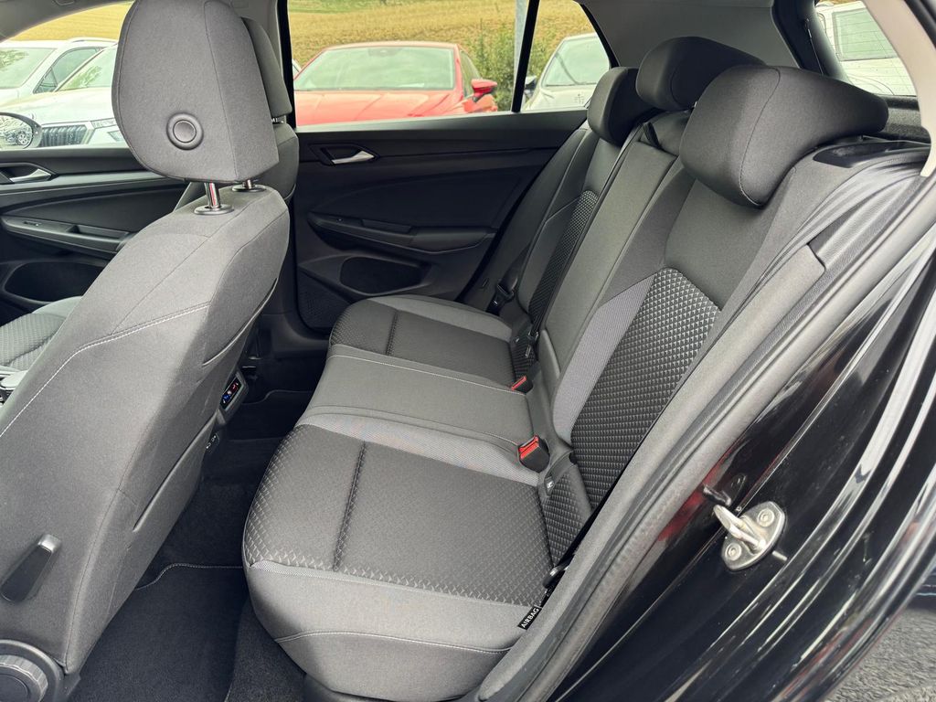 Volkswagen Golf 2023 г. Чёрный, пробег 35702 км