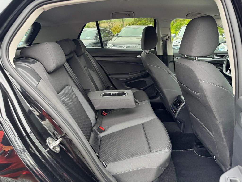 Volkswagen Golf 2023 г. Чёрный, пробег 35702 км