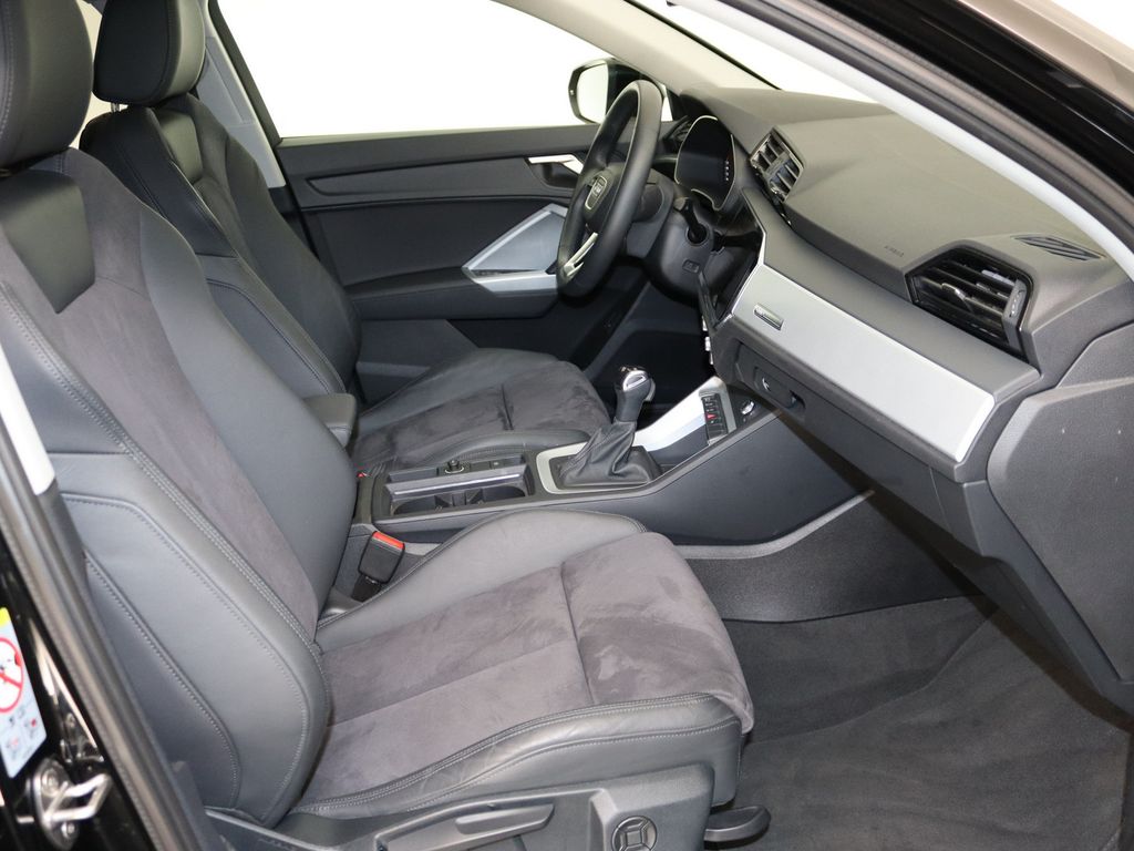 Audi Q3 2023 г. Чёрный, пробег 32427 км