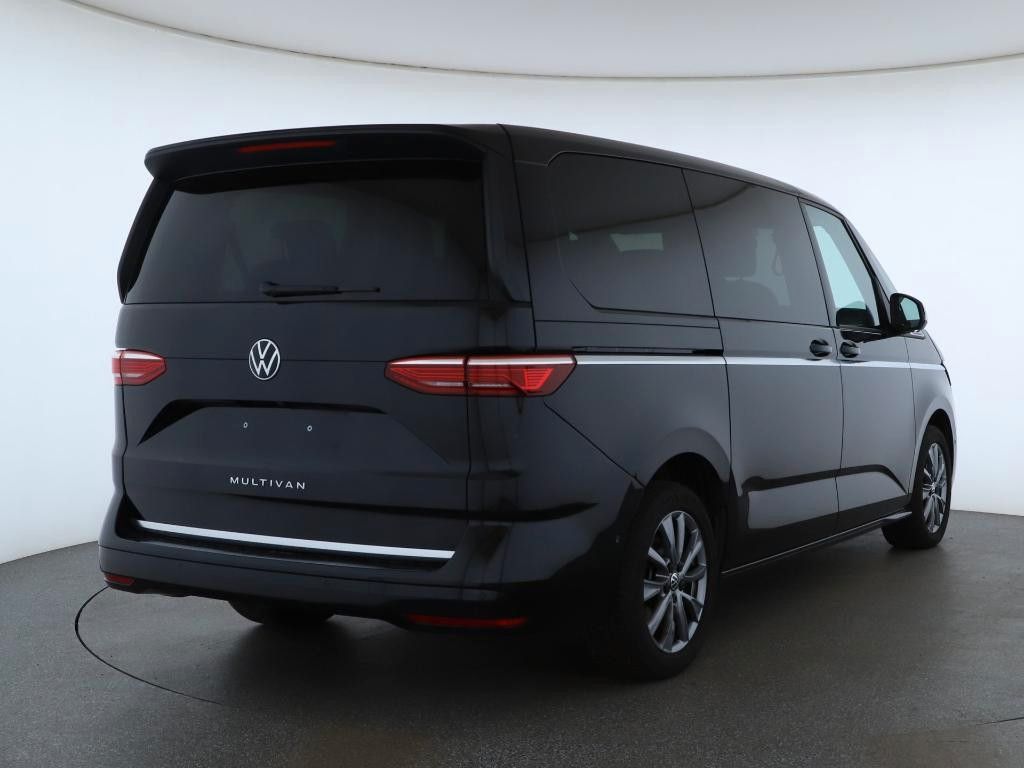 Volkswagen T7 MULTIVAN 2026 г. Чёрный, пробег 22700 км