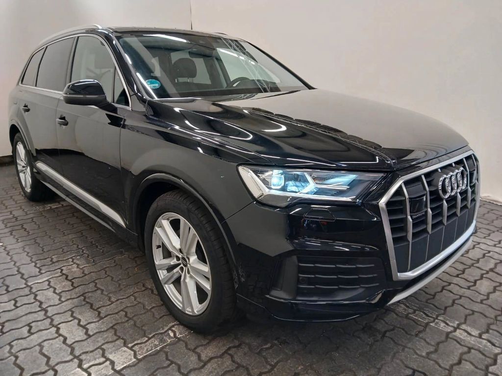 Audi Q7 2023 г. Чёрный, пробег 44000 км