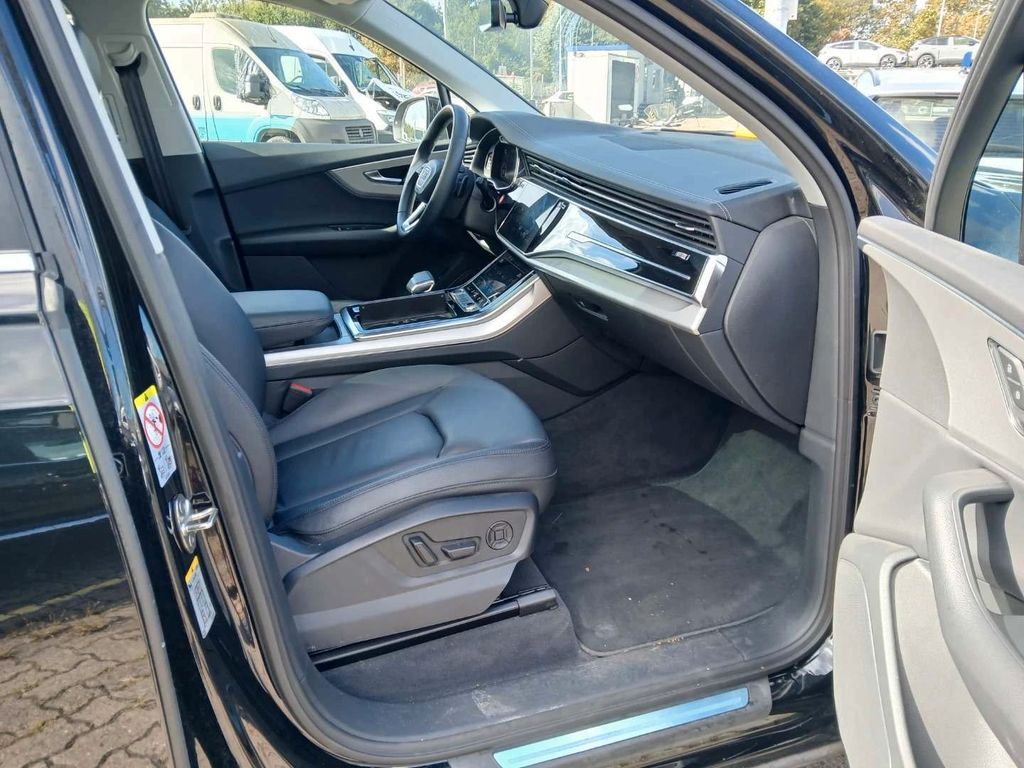 Audi Q7 2023 г. Чёрный, пробег 44000 км