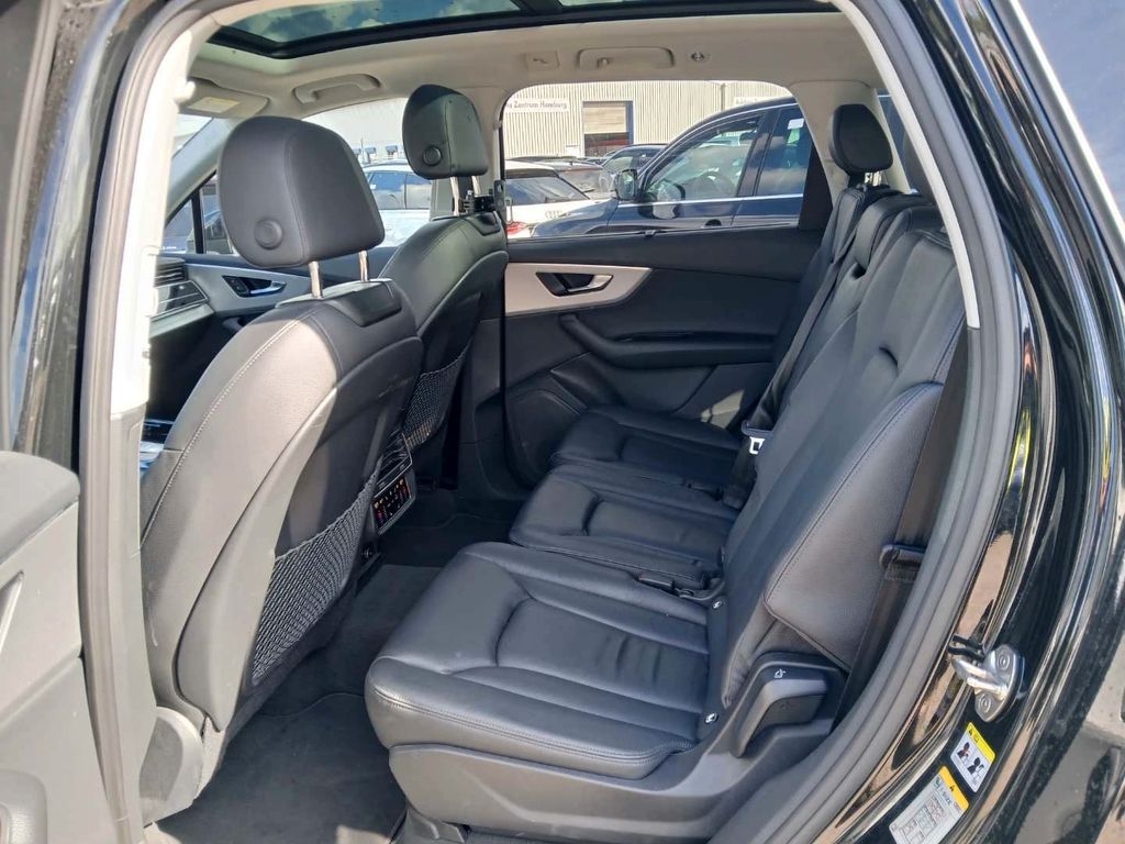 Audi Q7 2023 г. Чёрный, пробег 44000 км
