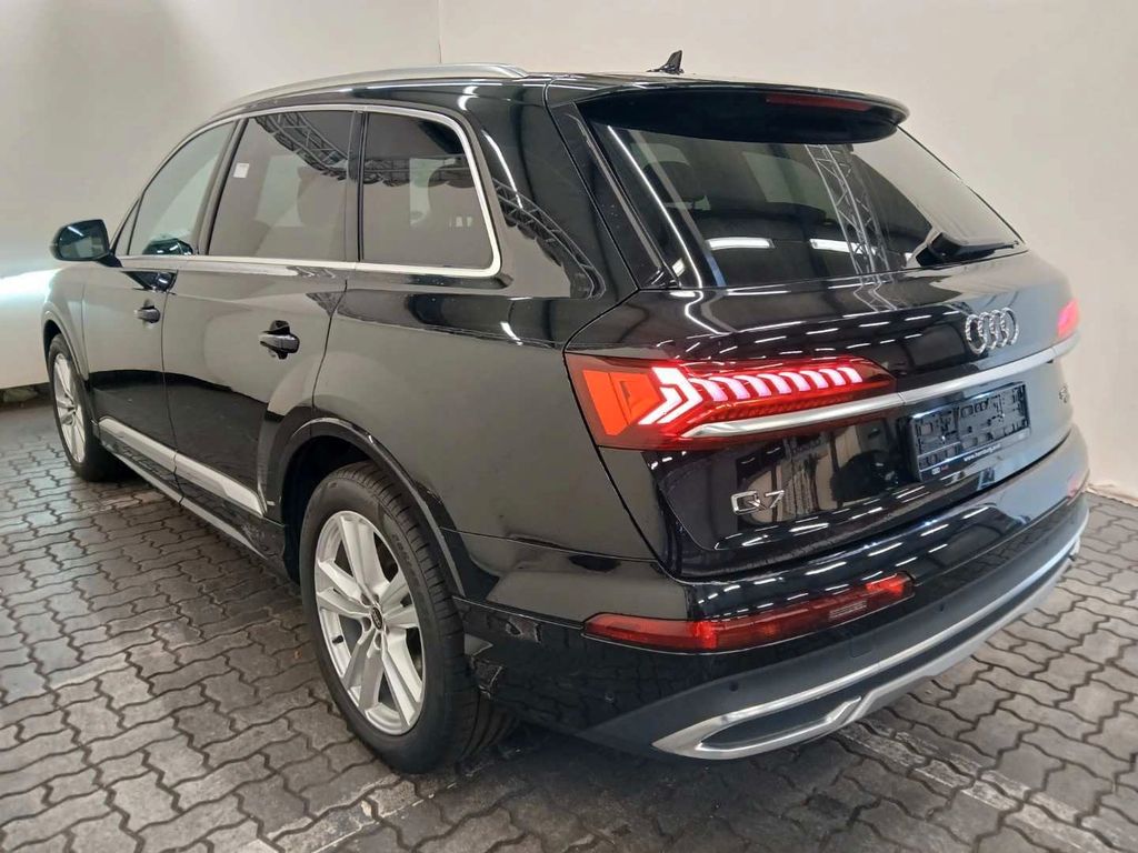Audi Q7 2023 г. Чёрный, пробег 44000 км
