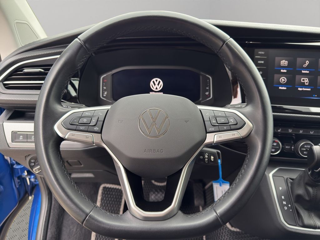 Volkswagen T6 MULTIVAN 2023 г. Синий, пробег 36666 км