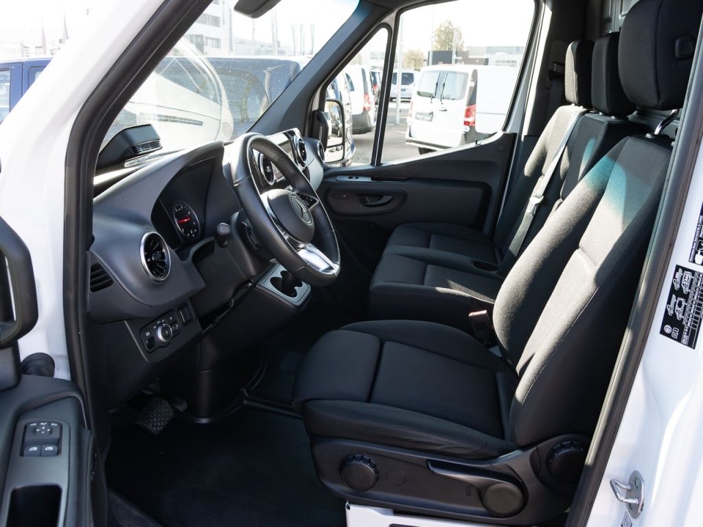 Mercedes-Benz SPRINTER 2025 г. Белый, пробег 53900 км