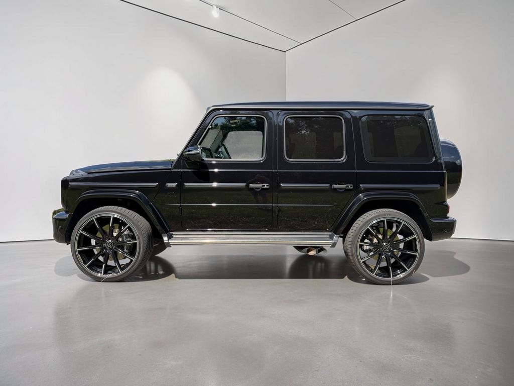 Mercedes-Benz G 63 AMG 2023 г. Чёрный, пробег 29500 км
