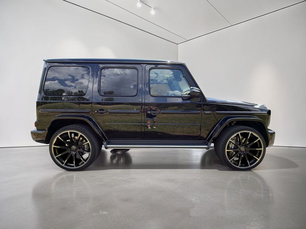 Mercedes-Benz G 63 AMG 2023 г. Чёрный, пробег 29500 км
