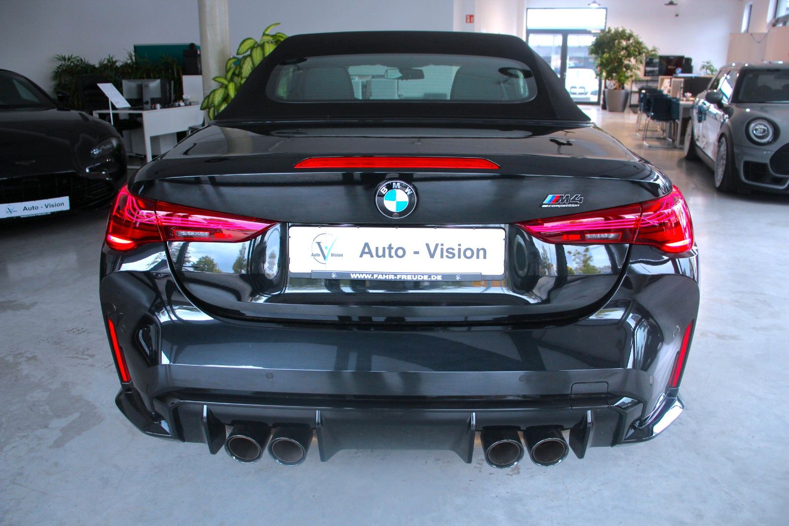 BMW M4 2026 г. Чёрный, пробег 25400 км