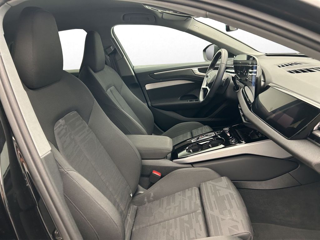 Audi A6 2026 г. Чёрный, пробег 28497 км