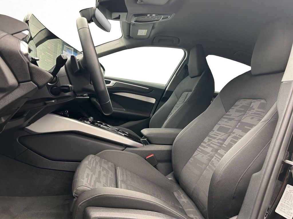 Audi A6 2026 г. Чёрный, пробег 28497 км