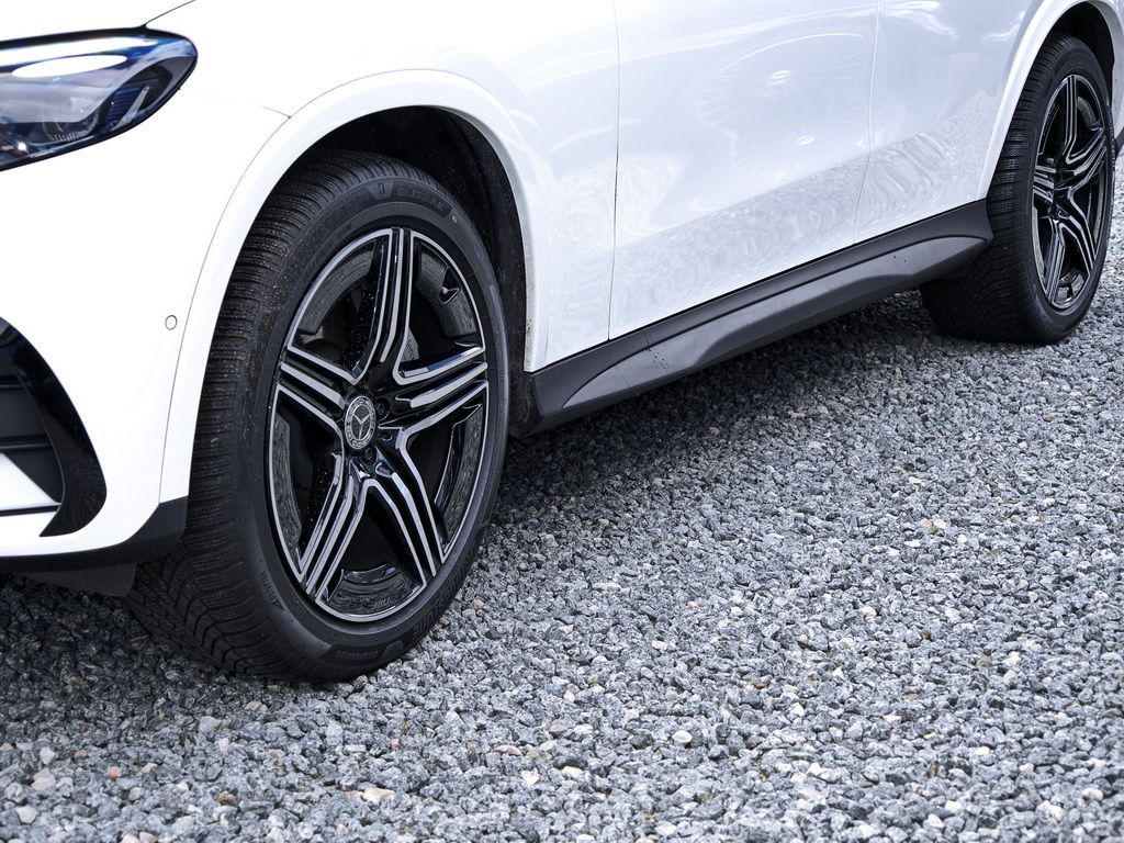Mercedes-Benz GLC 220 2025 г. Белый, пробег 8267 км