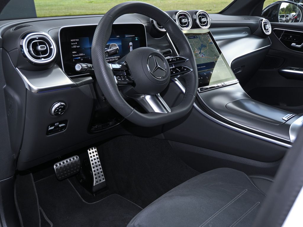 Mercedes-Benz GLC 220 2025 г. Белый, пробег 8267 км