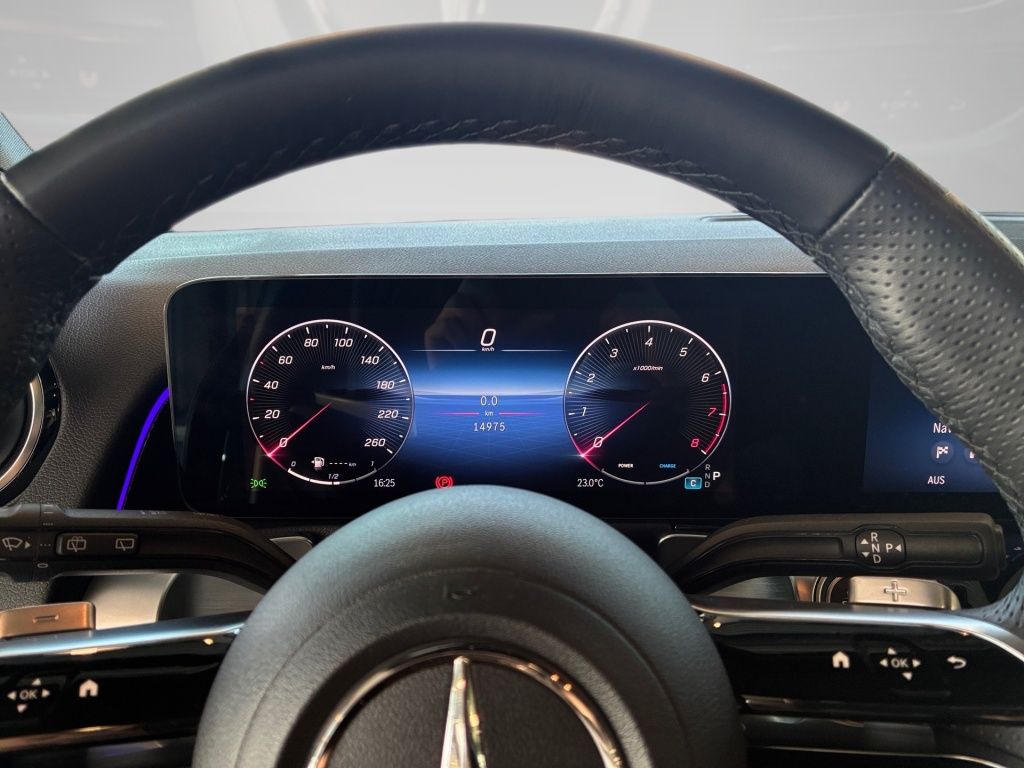 Mercedes-Benz GLB 200 2026 г. Серый, пробег 14974 км