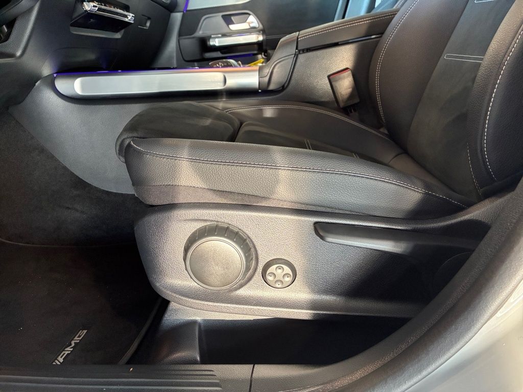Mercedes-Benz GLB 200 2026 г. Серый, пробег 14974 км