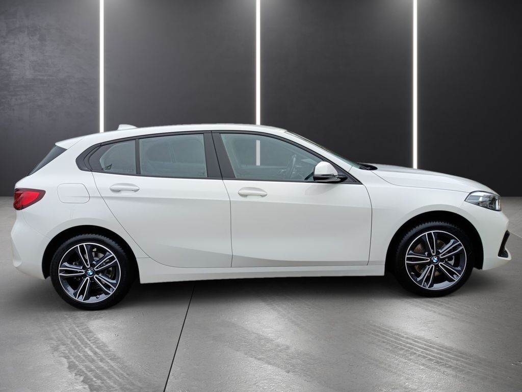 BMW 118 2022 г. Белый, пробег 25339 км
