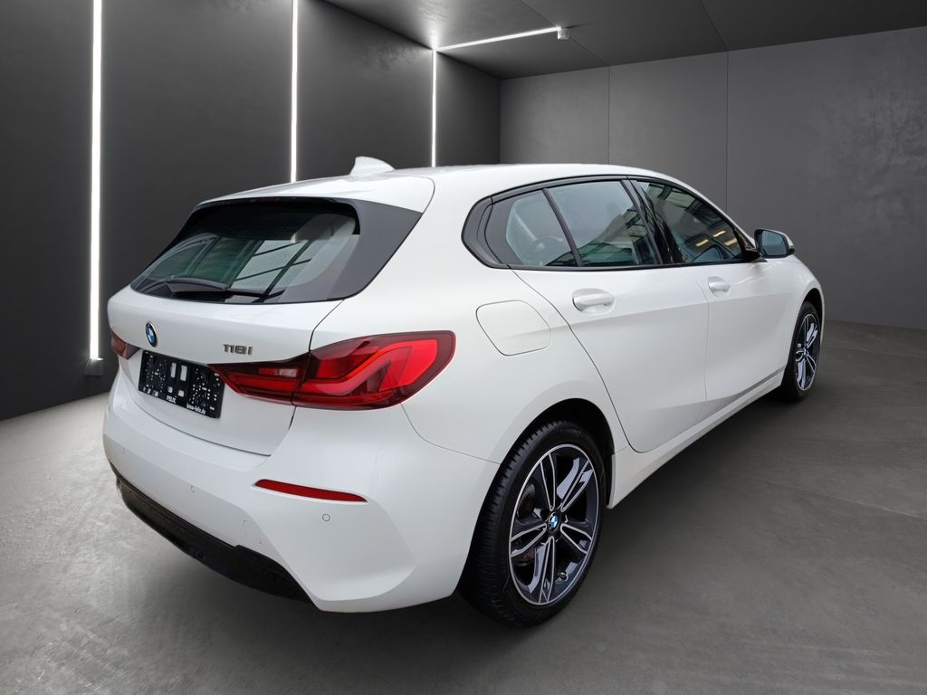 BMW 118 2022 г. Белый, пробег 25339 км