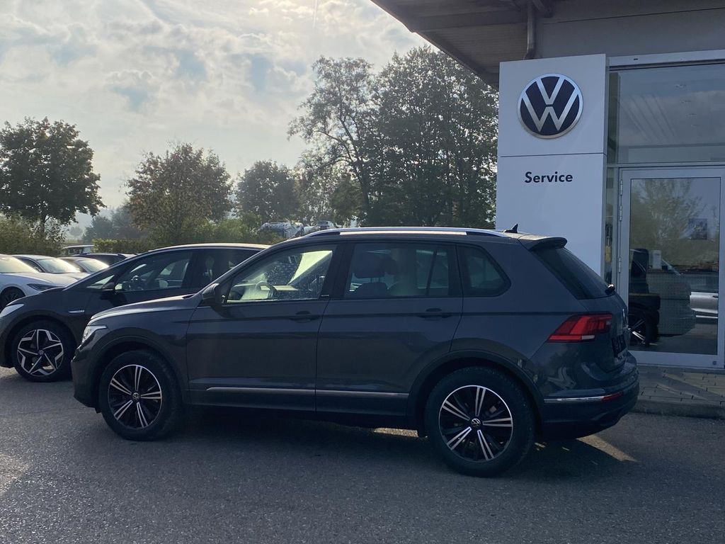 Volkswagen Tiguan 2023 г. Серый, пробег 51987 км